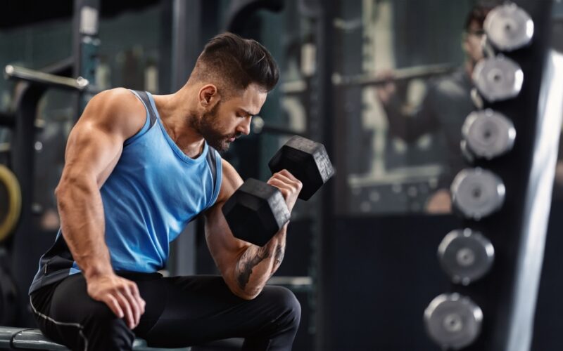 Bodybuilder lifting weights