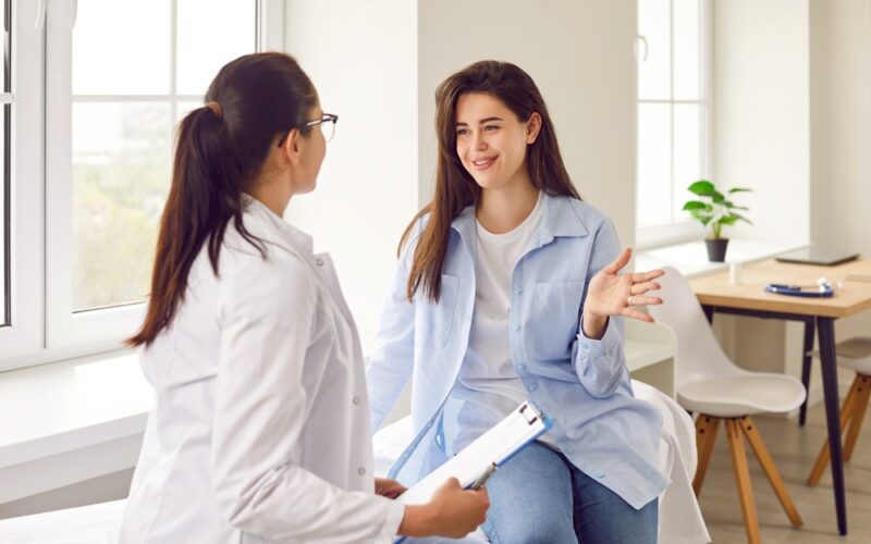 Happy woman talking to her doctor about transistioning from Semaglutide to Tirzepatide in a bright, realxing room