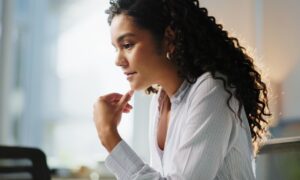 Woman On Computer Looking At Rybelsus Alternatives With Different Availability, Insurance Options, Effectiveness, Price, And Side Effects