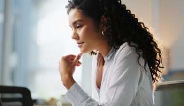 Woman On Computer Looking At Rybelsus Alternatives With Different Availability, Insurance Options, Effectiveness, Price, And Side Effects